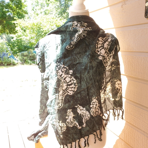 Scarf, summer wrap, seahorses, green - Picture 2 of 6